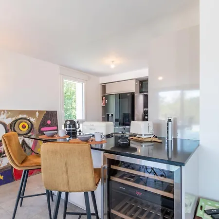 Kandinsky Furnished Flat 엑스레뱅